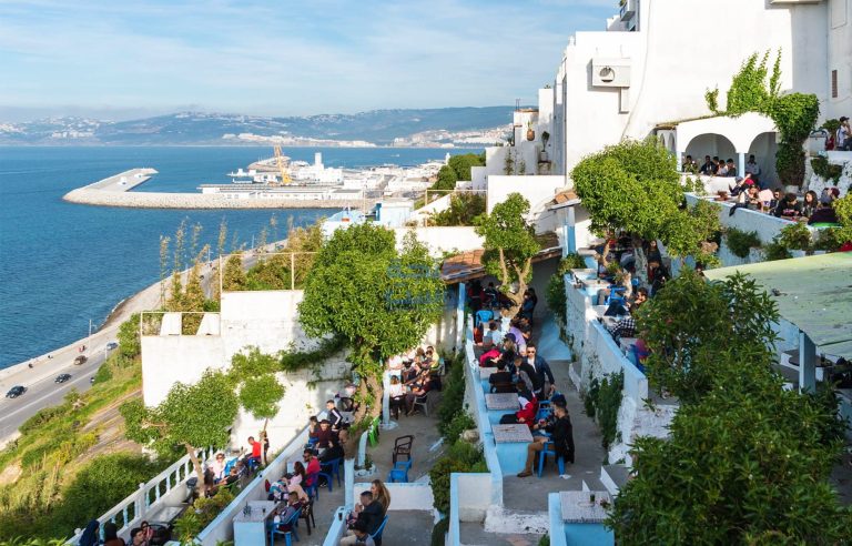 ✅ المقاهي والمطاعم بطنجة تعيش على وقع التخوّف من إغلاق مبكر شبيه بما وقع في القنيطرة